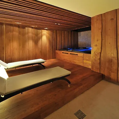 Aparthotel Via Jasna Wellness 3*